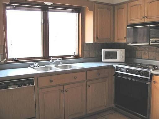 5th image of 1024 Stanford Dr NE