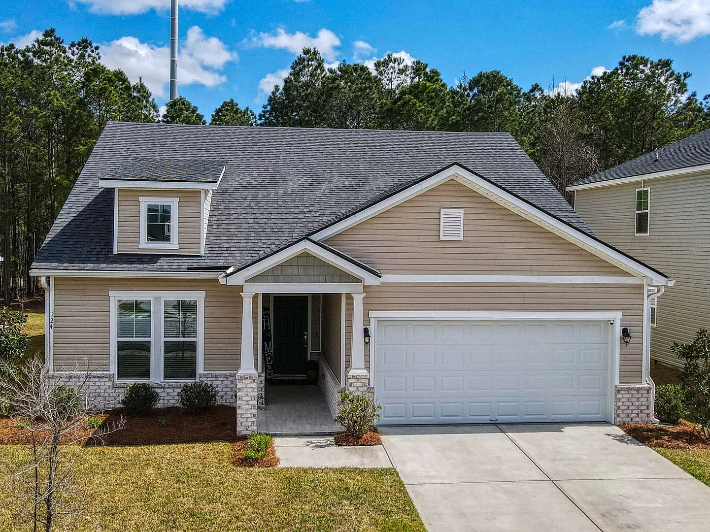 Spacious 4 bed, 2 bath Home with Neighborhood Amenities! — Photo 1