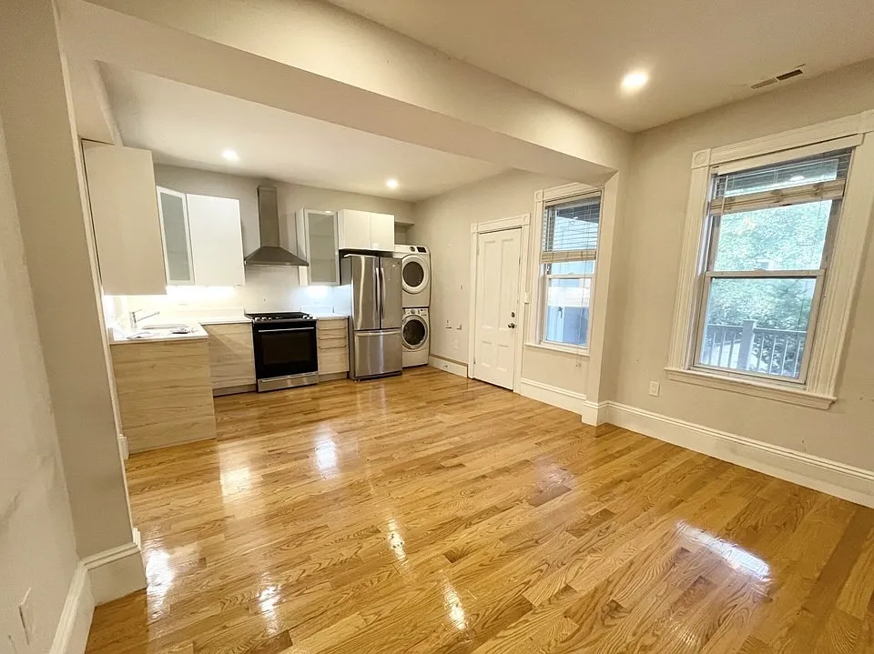 108 Buttonwood St #4