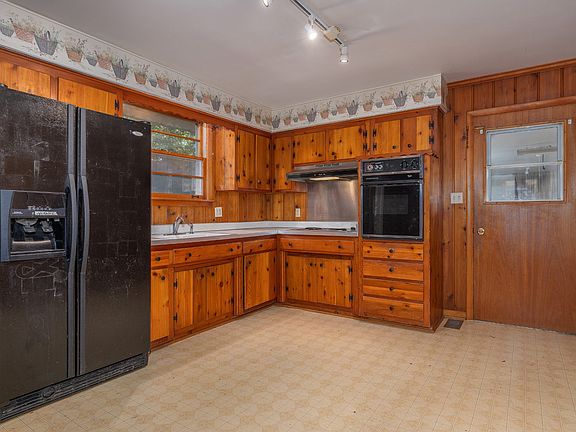 5th image of 115 Chippendale Dr
