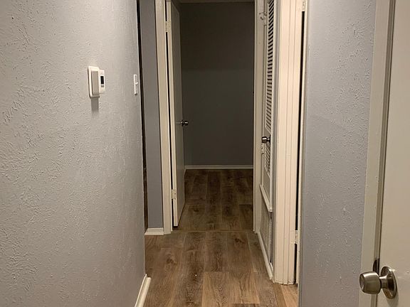 3rd image of 1211 Meadows Dr