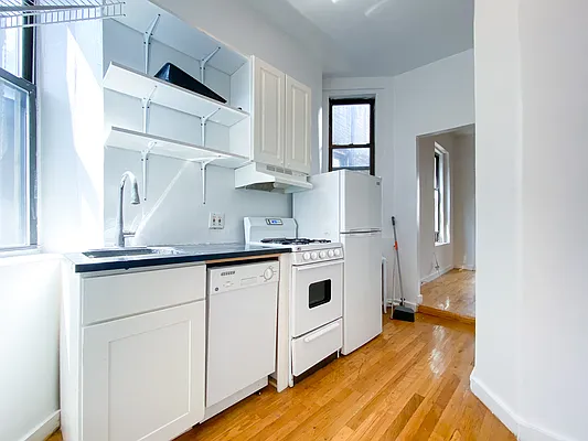 Rented by City Connections Realty | media 8