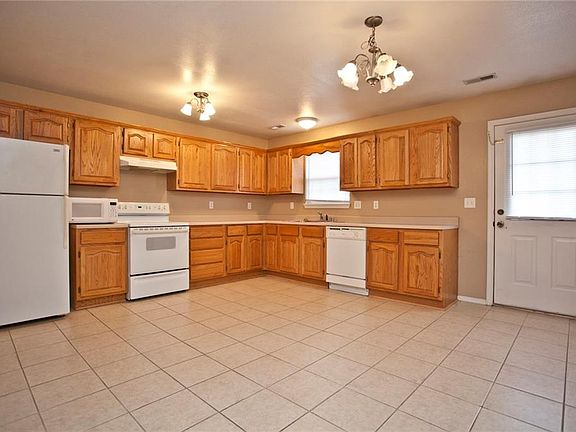 3rd image of 303 NW Abbey Pl