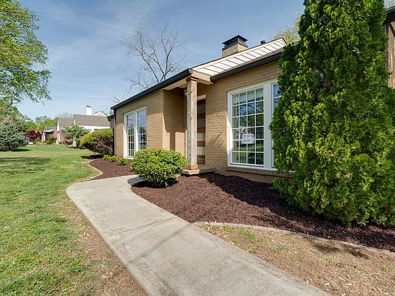4th image of 1209 Kenwood Dr