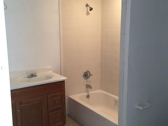 5th image of 2890 SE 18th Ave