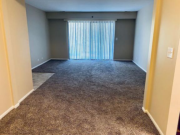 4th image of 21W581 North Ave APT 16