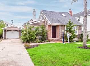 111 Beach Dr, Merrick, NY 11566