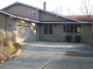9170 Meadow Ln, Brecksville, OH 44141