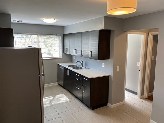 2nd image of 2955 Linwood Ave APT B