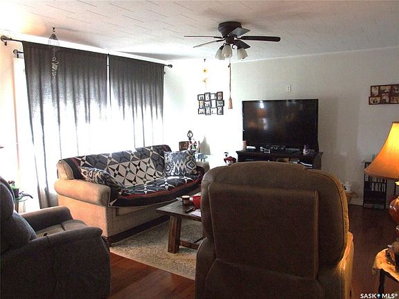 4th image of 561 Dome CRESCENT