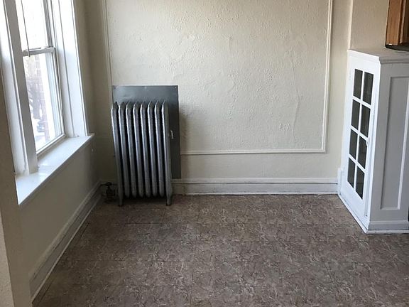 4th image of 4058 W Belmont Ave APT 3
