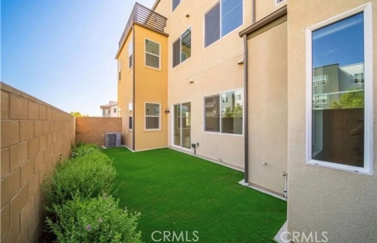 4 bed, 2609 sqft, $6,800 — Photo 4