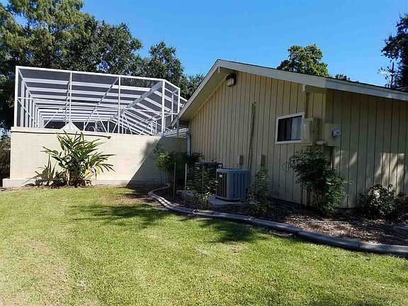 3rd image of 122 Plaisance St