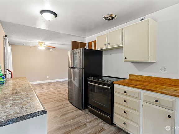 4th image of 19133 18th Avenue W