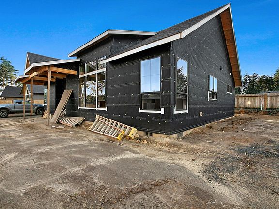 4th image of 940 SW Dolores Dr