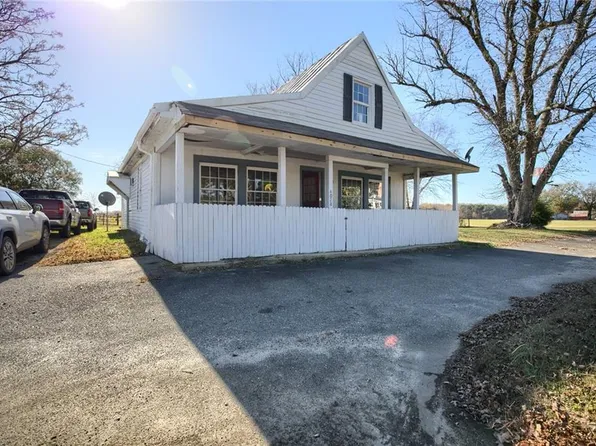 4028 Buena Vista Rd, Saluda, VA 23149