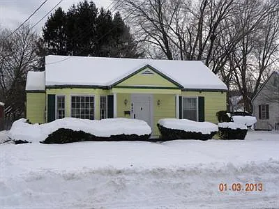 637 Newtown St photo 1