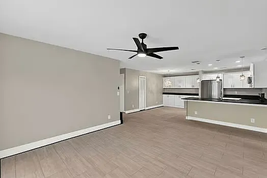 4836 Marine Dr — Photo 14
