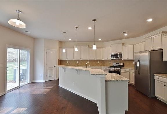 4th image of 16315 Palisades Commons Dr