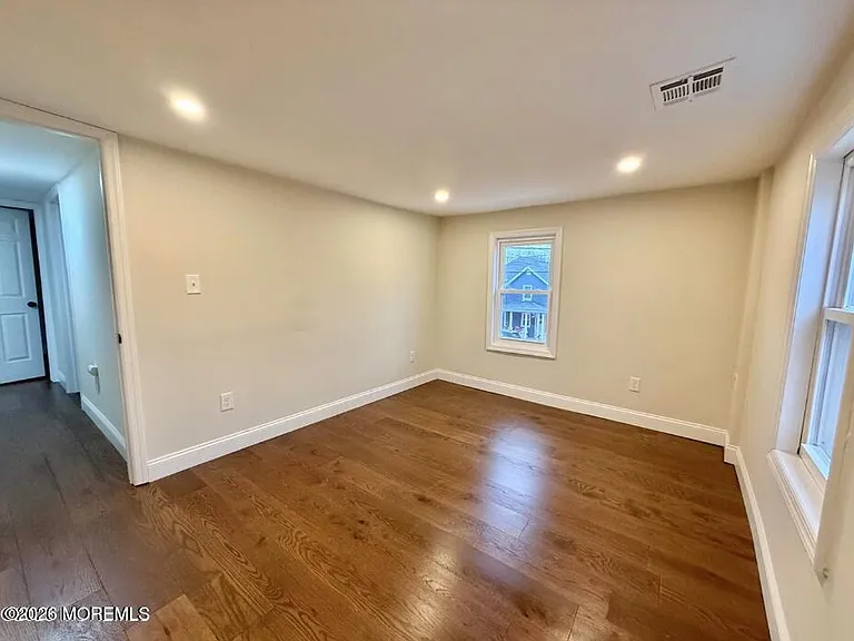 30 Maple Ave — Photo 14