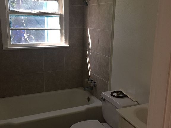 5th image of 3441 Catherine St