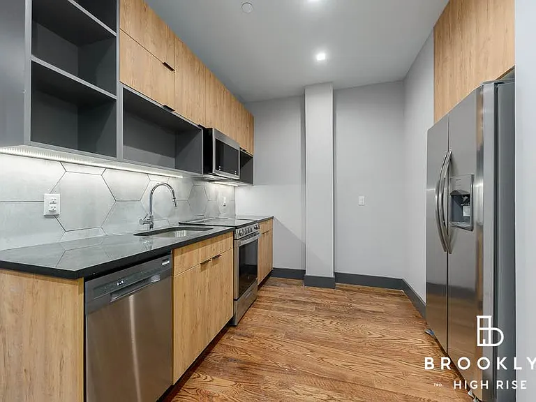 1461 Gates Ave #1F — Photo 3