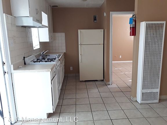 2nd image of 225 Vermont St NE APT 4