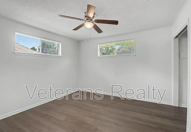 111 Valentine Dr — Photo 15