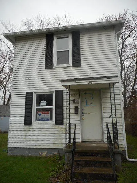 2027 Denune Ave photo 1