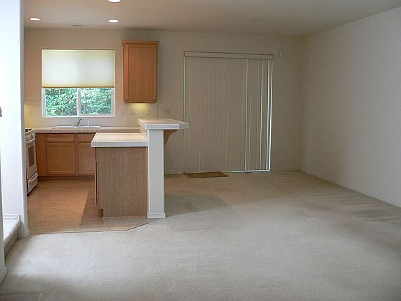 4th image of 3523 SE Pinewood Ave