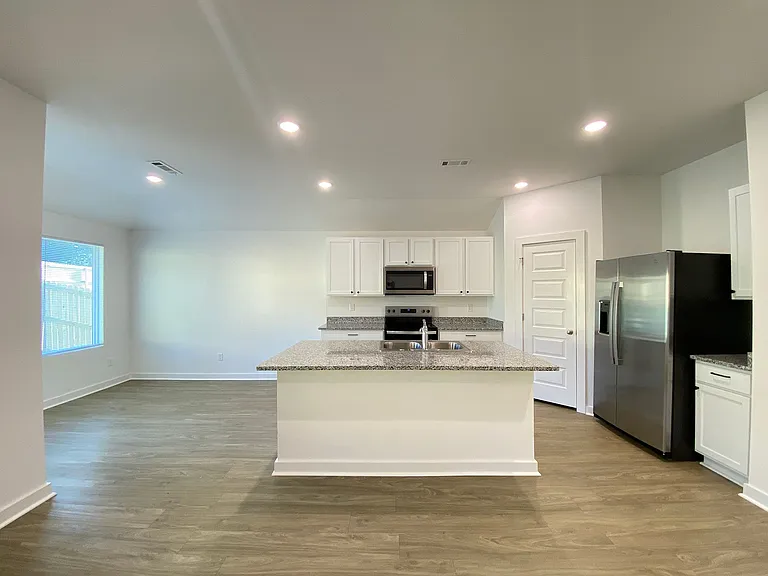 8408 Oxford Valley Dr — Photo 2