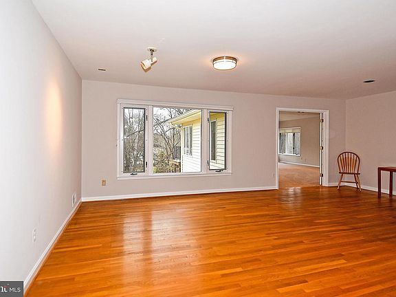 5th image of 16732 Frontenac Ter