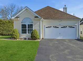 415 Leisure Drive #415, Ridge, NY 11961