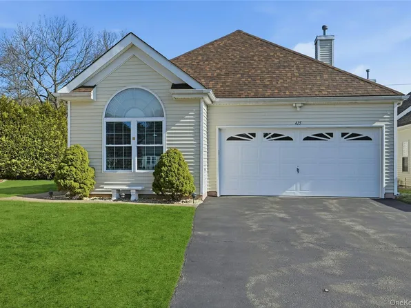 415 Leisure Drive #415, Ridge, NY 11961