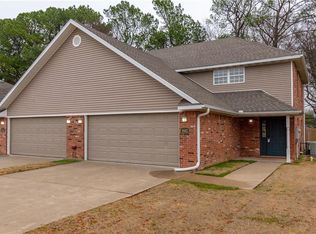 1662 N Evening Shade Dr, Fayetteville, AR 72703