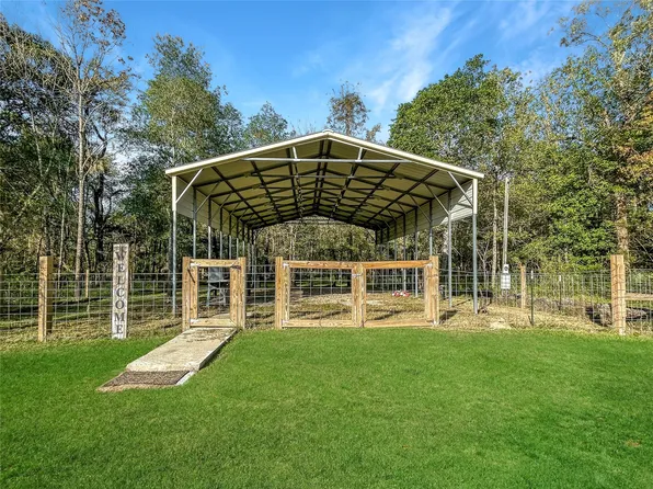 38 Sandy Point, Cleveland, TX 77327