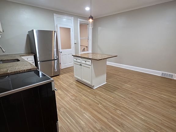 5th image of 820 Church St