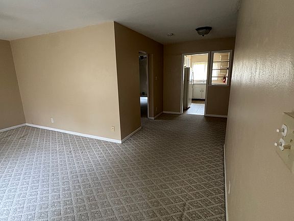 3rd image of 432 Lonsdale Ave
