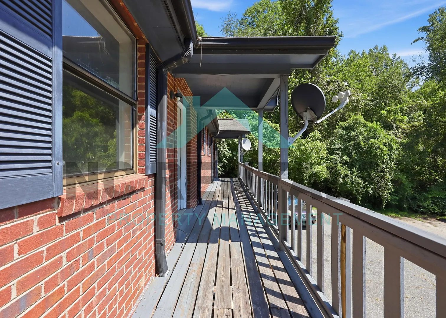 Affordable 1-Bedroom Apartment with Water Included — Photo 3