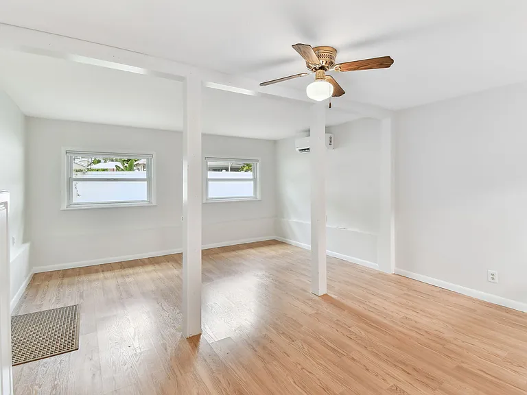 Living Room / Home Office 19 x 13.5