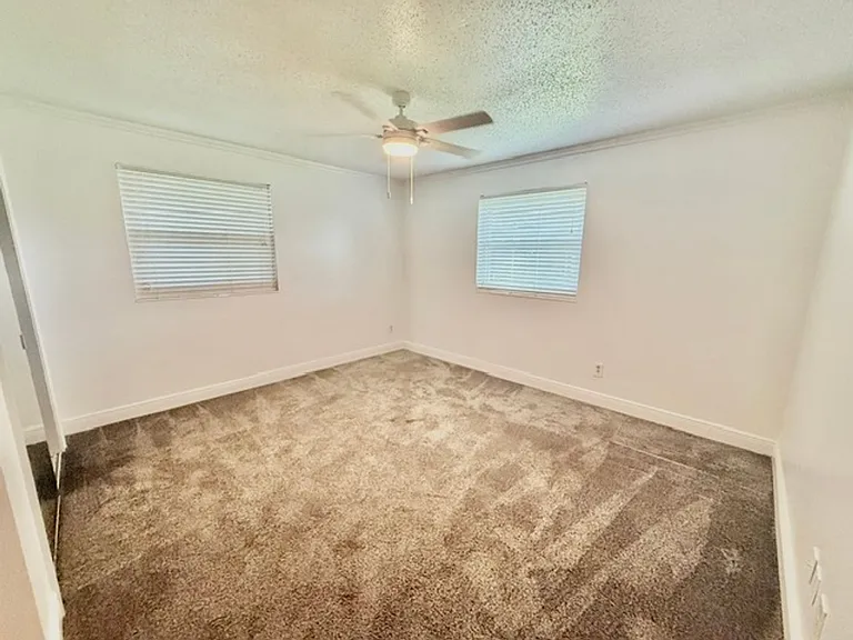 203 Hastings Ct — Photo 31