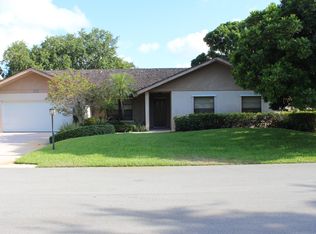 1045 Shady Lakes Cir, Palm Beach Gardens, FL 33418