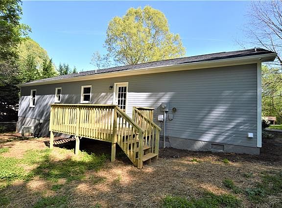 2nd image of 809 Hillsfarm St NE