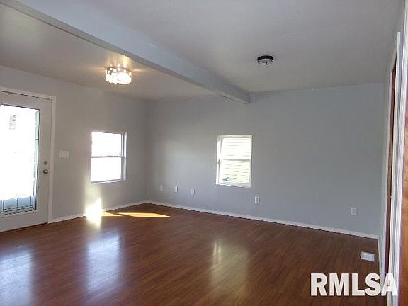 3rd image of 412 McArthur St