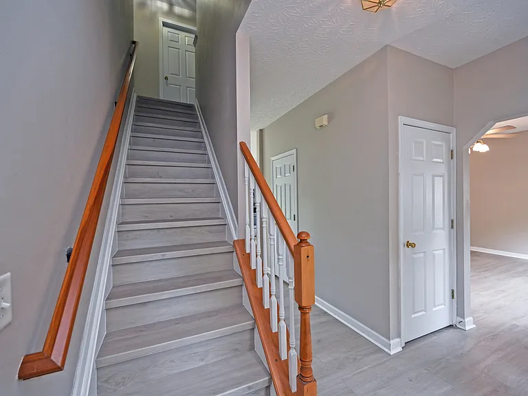 8097 Winding Creek Ct — Photo 6