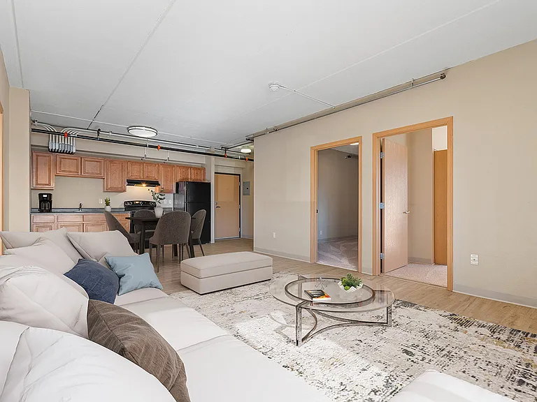 E Street Flats - Student Housing — Photo 3