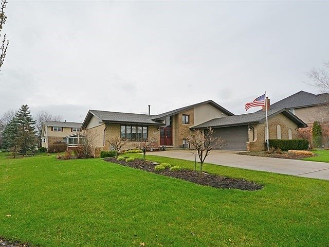 1st image of 18932 Meadow Creek Dr