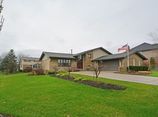 18932 Meadow Creek Dr, Mokena, IL 60448