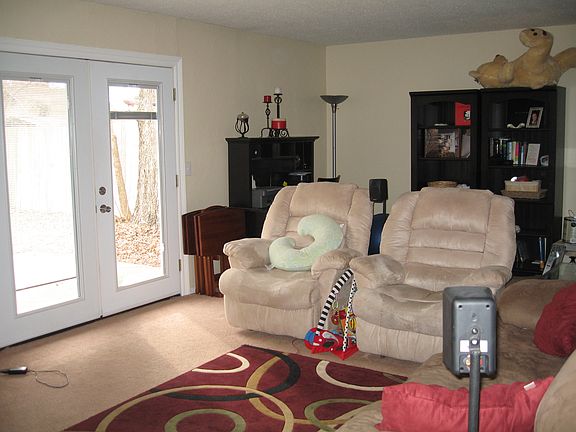 5th image of 4816 Woodview Dr