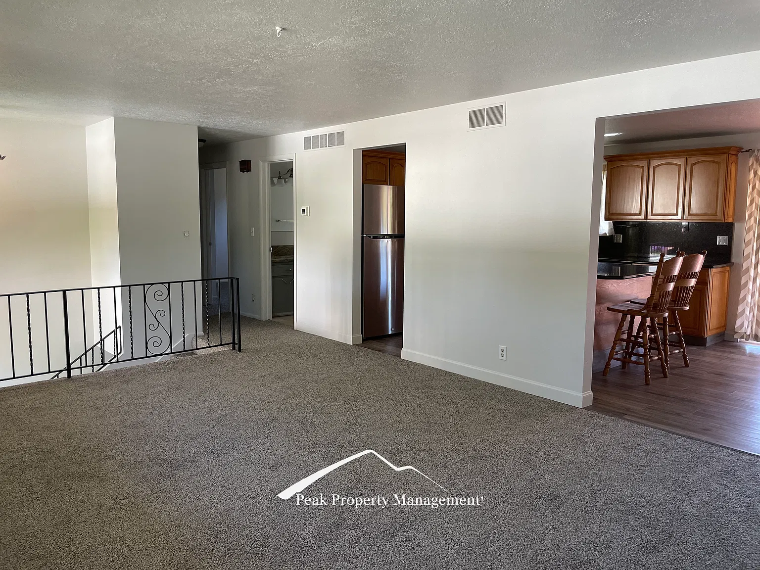 4 bed, 1976 sqft, $2,650 — Photo 2